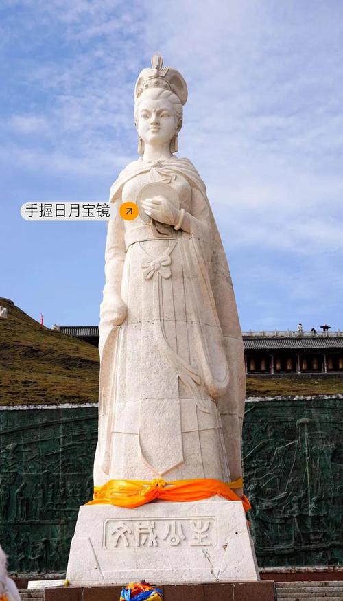 青海湖周边日月山文成公主纪念雕像