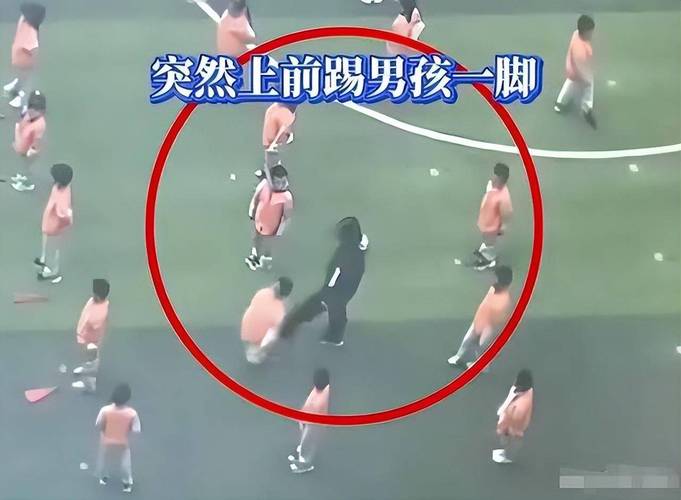 孩子踢球内在动机被奖励削弱场景图