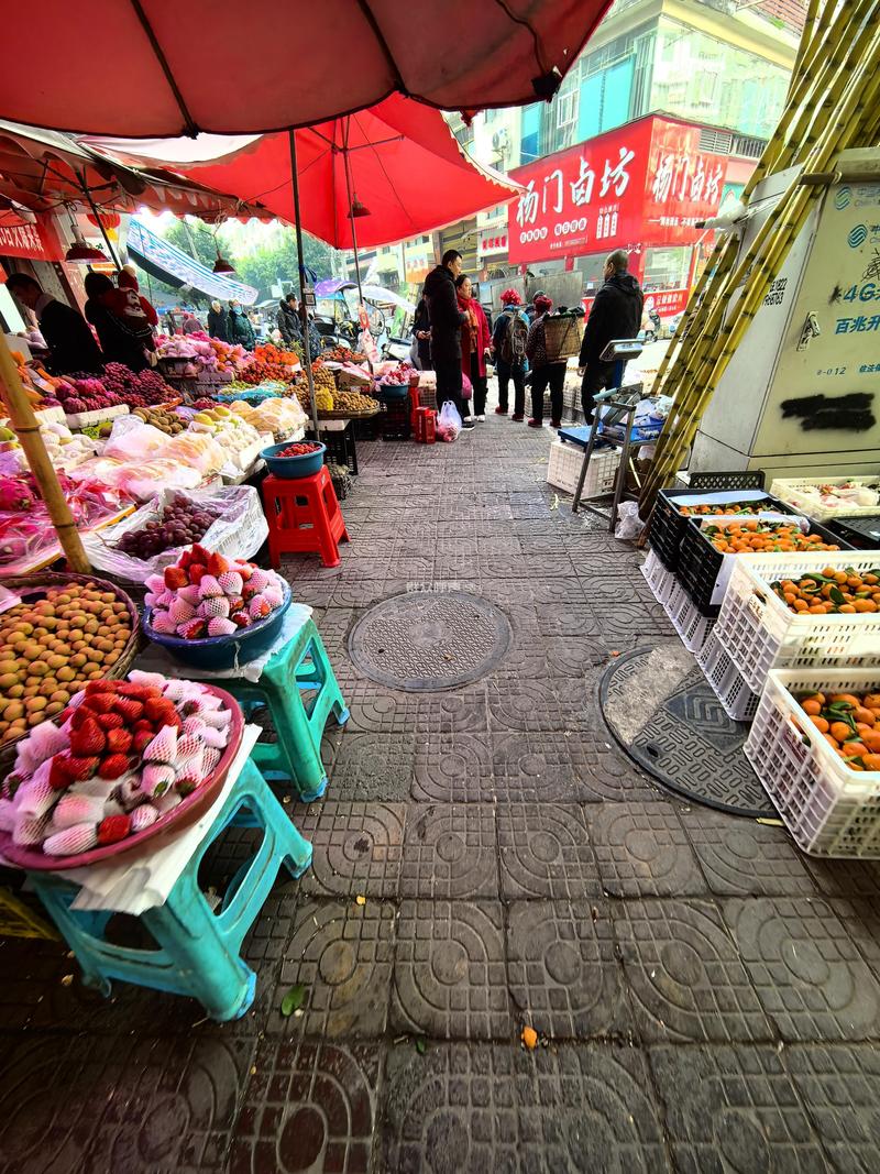 南京江宁小区沿街底商水果店实景