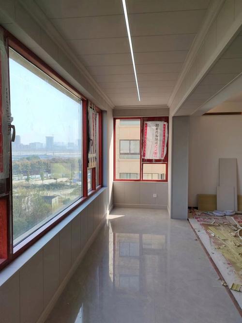一楼南向阳台PVC发泡板墙裙实景