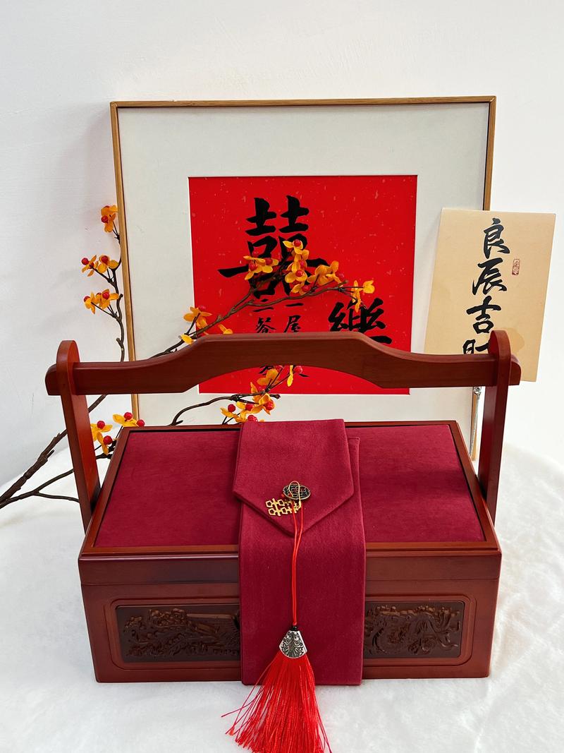 传统中式婚礼红箱子摆件