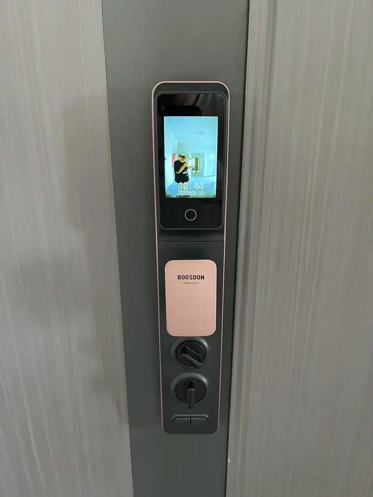 现代智能门锁触控密码面板和手机开锁界面
