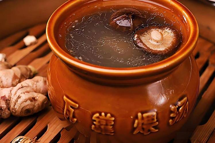 传统瓦罐煨汤内部结构剖面图
