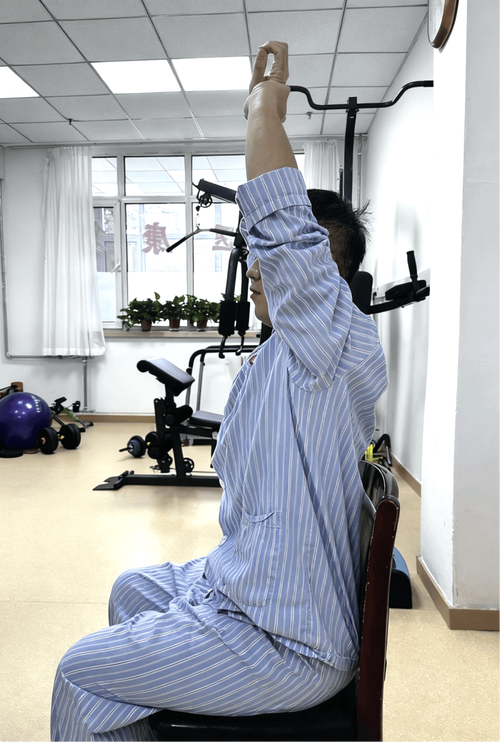 家用坐姿拉伸器错误发力场景实拍