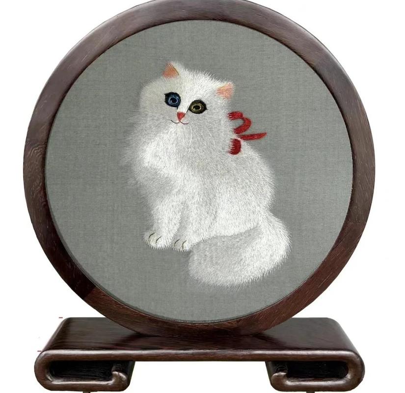 传统苏绣双面绣猫戏图细腻丝线流光溢彩