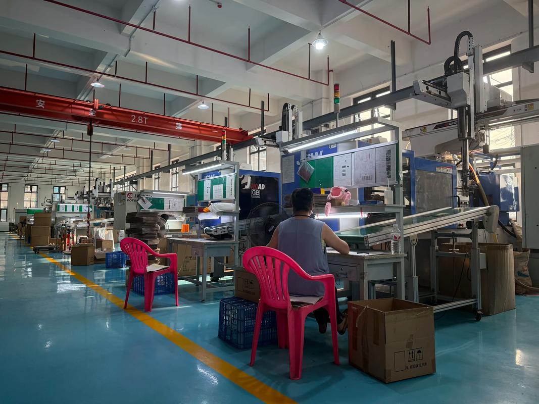 塑料机械厂家车间实景生产线运行