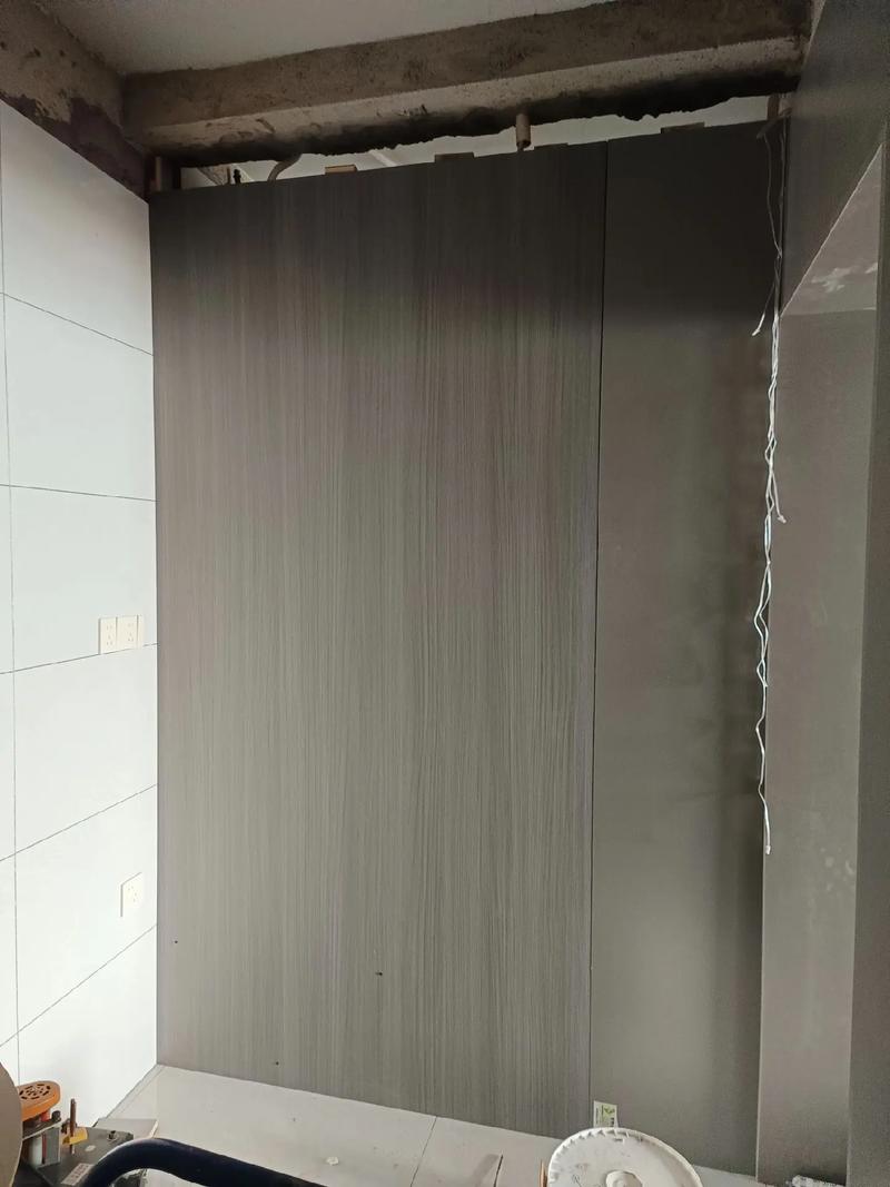 玄关柜背面防潮处理施工照片