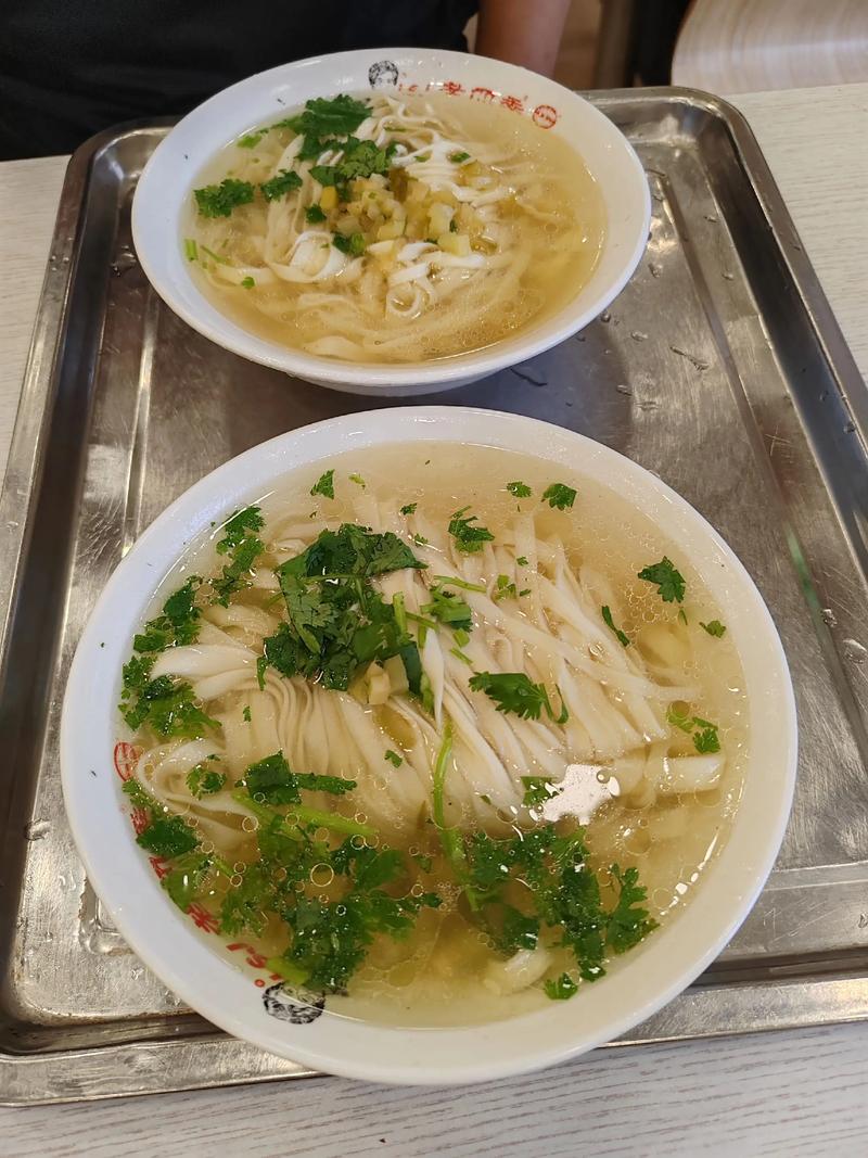 老四季鸡架配抻面
