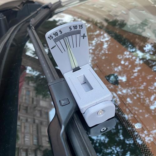 汽车雨刮臂贴合角度测量示意图