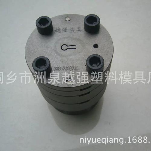 3C耳机组装车间的硅胶接触面包覆治具