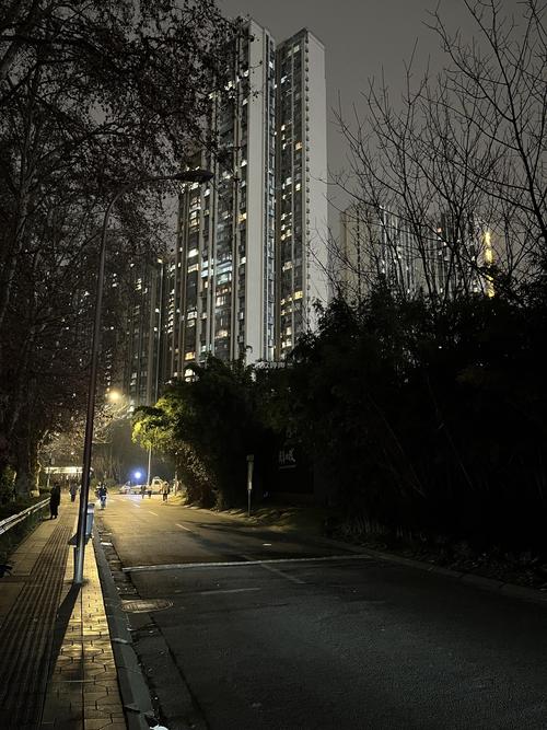 成都老小区夜景