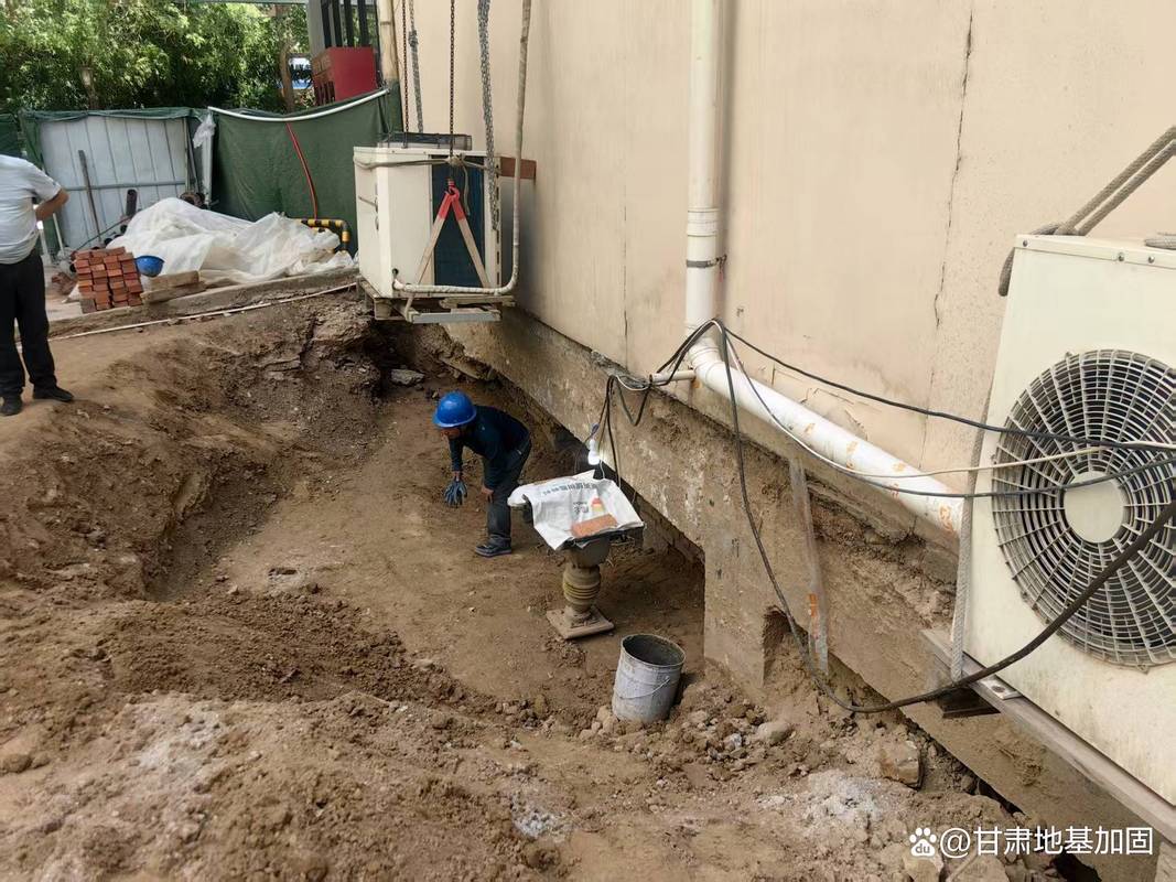 老旧小区危房抢险加固施工现场