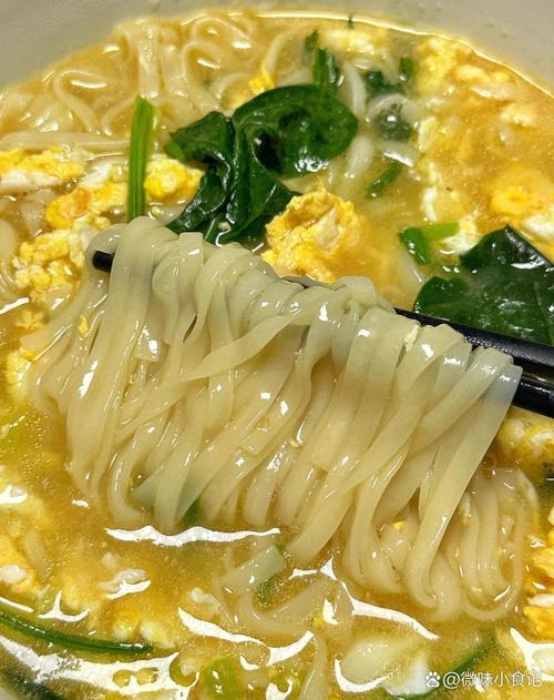 熬夜后早餐清淡青菜鸡蛋面实景