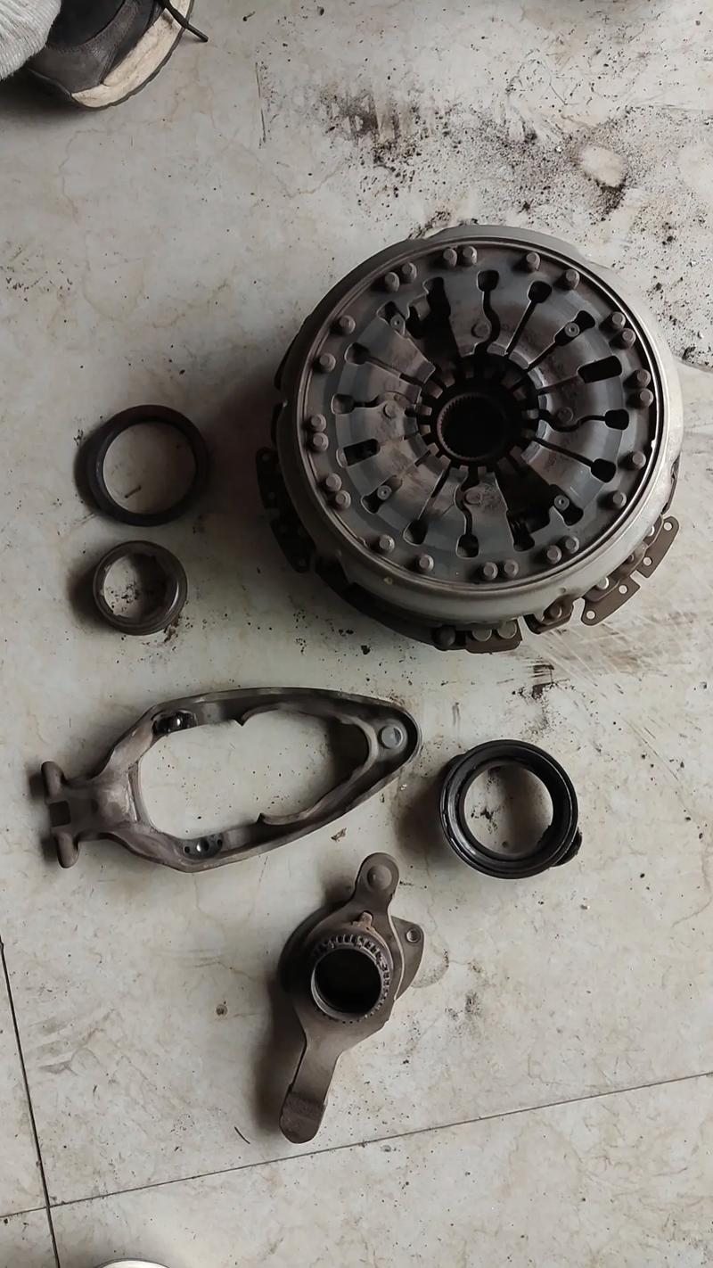 汽修工作台拆解干式双离合离合器总成