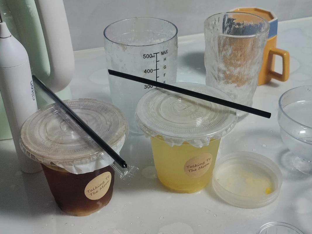 可降解奶茶杯热饮渗漏对比测试图