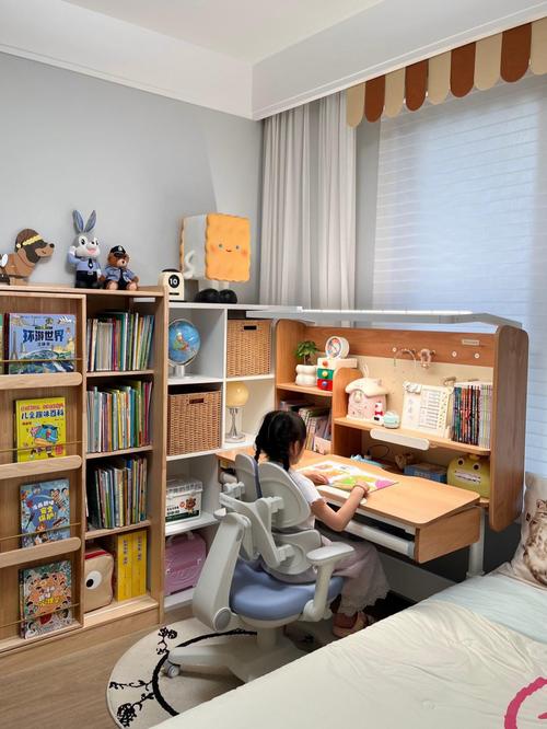简约家庭学习角布置实拍图