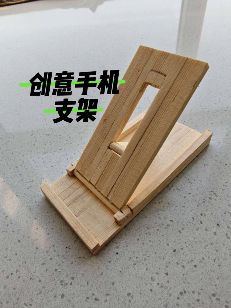 中学生团队运营手工艺网店，使用手机拍摄产品