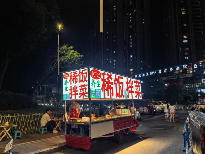 那些连招牌都没有的摊子，才是撑着这条街的底子