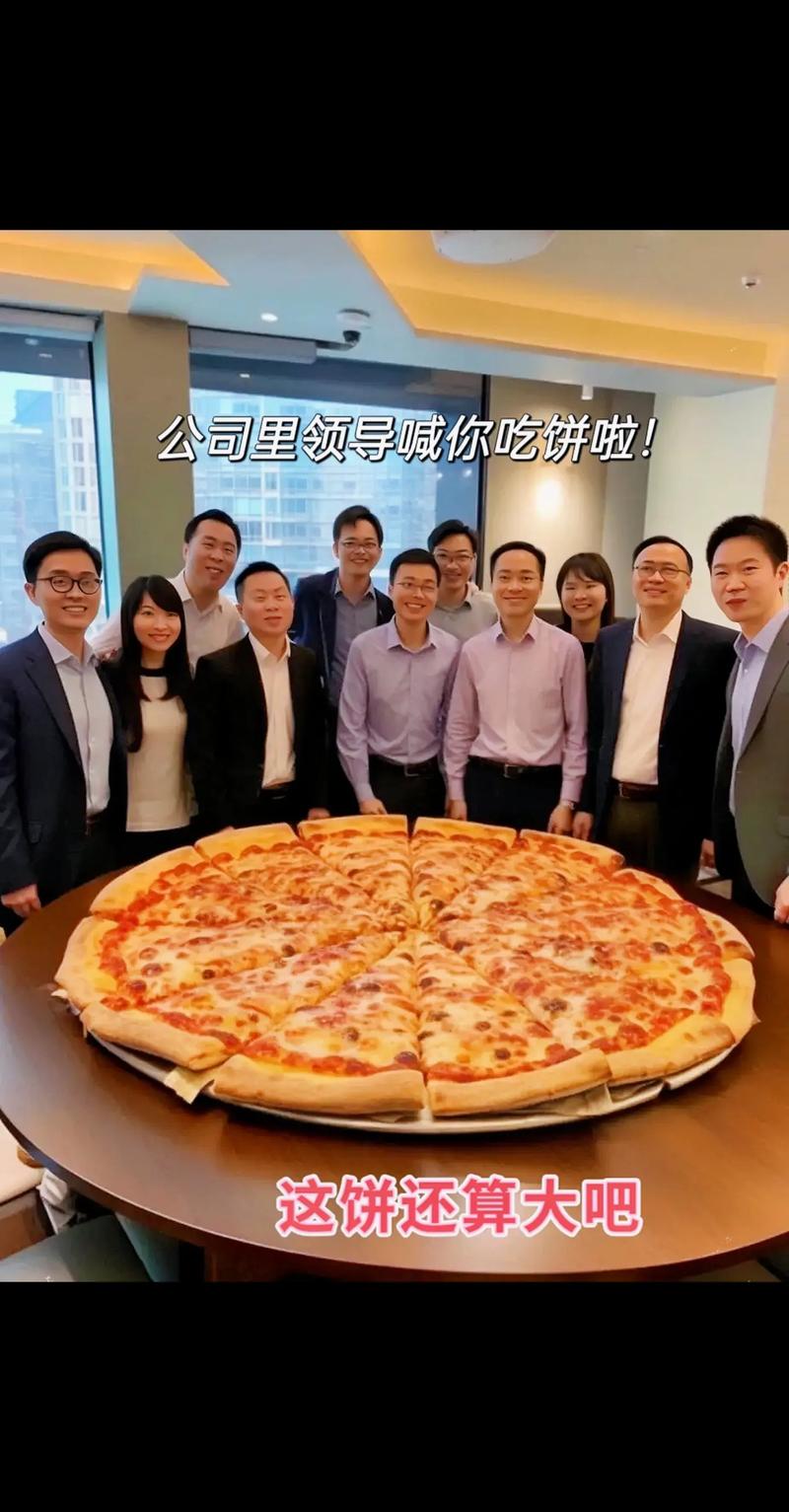 创业公司创始人正在激情澎湃地给年轻员工画饼,会议桌上摊着商业计划书