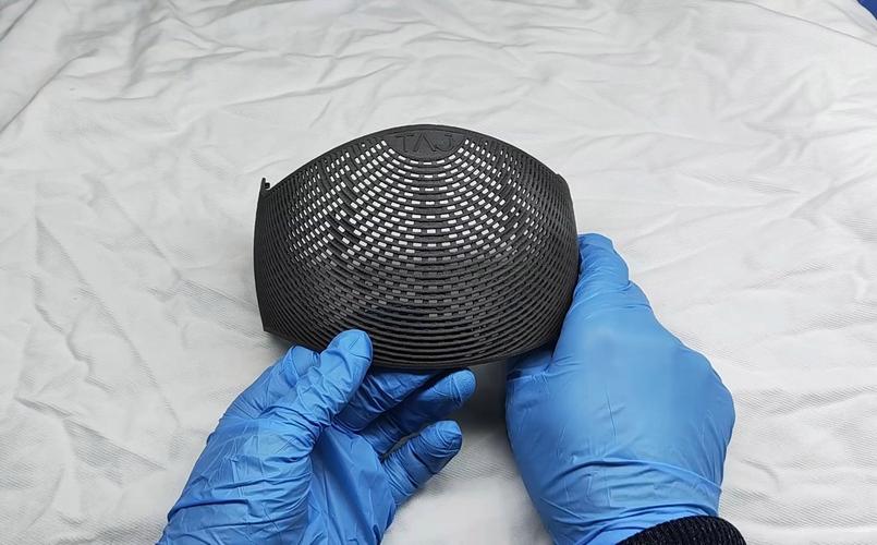 高分子材料如何重塑现代制造业？工程塑料的工业替代革命