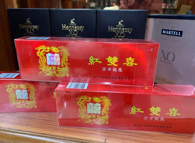 婚庆用品店展示的各种喜烟品牌
