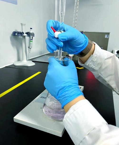 中学生使用数字化传感器做化学滴定实验