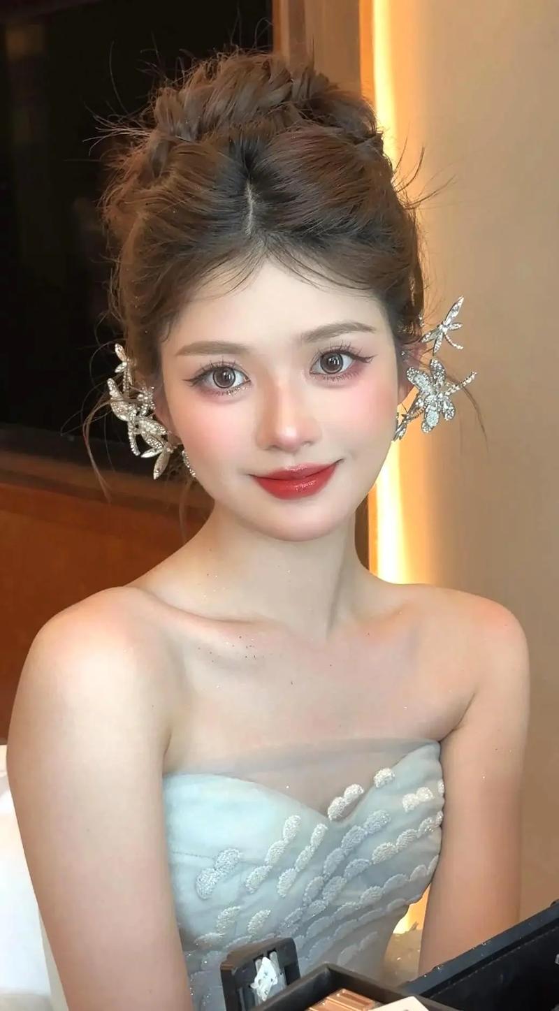 礼服、妆容与宾客管理