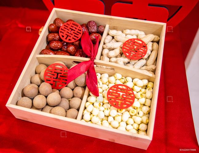 中式婚床上撒满红枣花生桂圆莲子