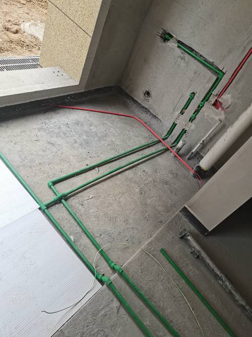 家装暗装PPR水管布管施工现场图
