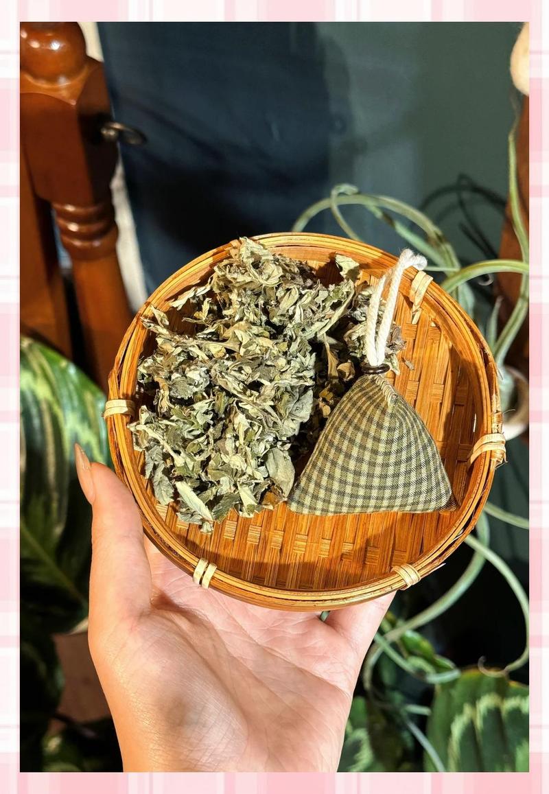 天然防虫香包艾草薄荷晾晒场景图