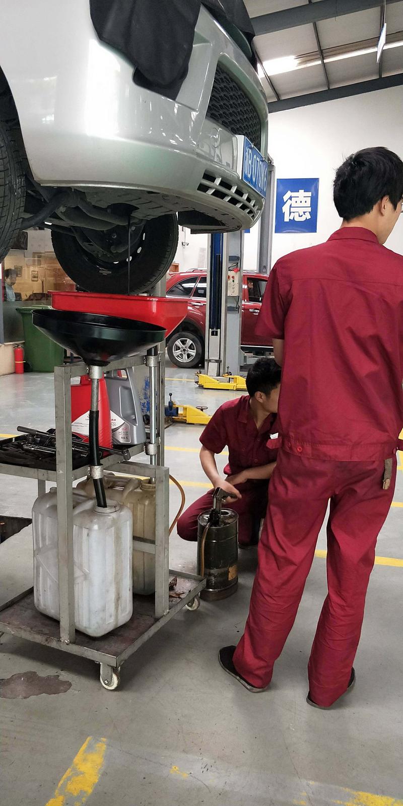 齿轮箱润滑油更换现场操作图