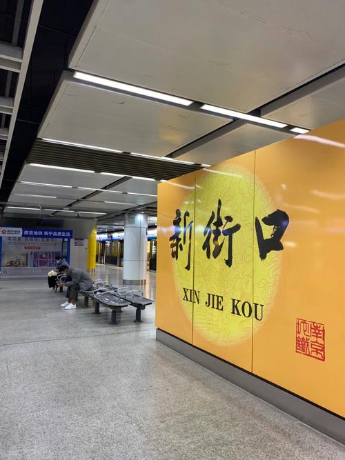南京新街口地铁站品牌用户投稿拍立得广告墙