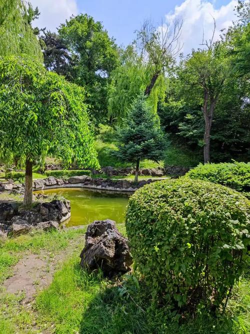 伪满皇宫博物院御花园春景