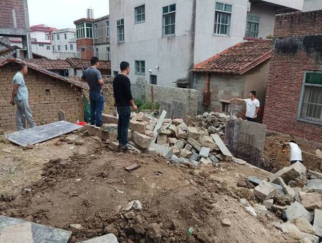 农村宅基地自建房挡采光纠纷现场图