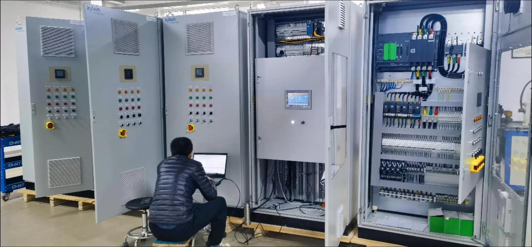 工厂自动化控制柜内工业硬盘安装实拍