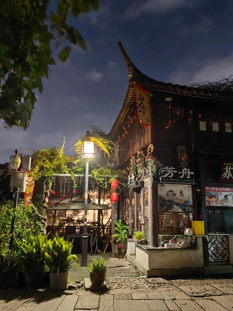 苏州平江路:主路太吵,钻进旁边的狮子林巷