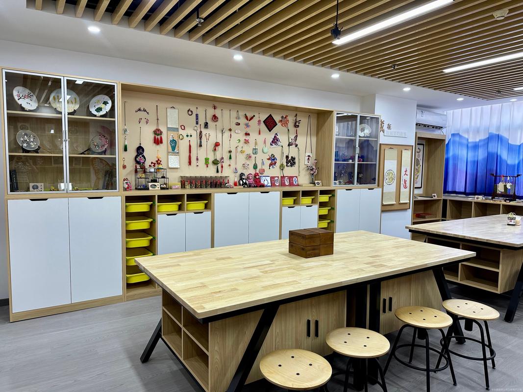 学校创客教室布局实景