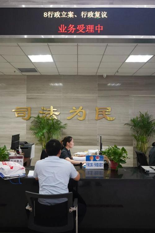 中级人民法院行政诉讼立案窗口实拍
