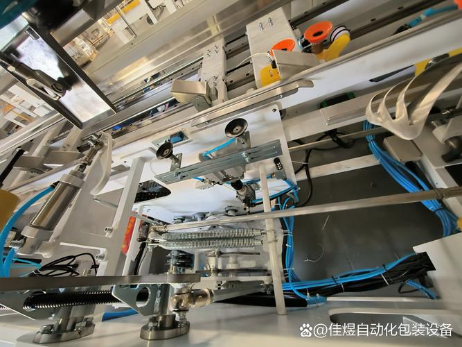 食品产线装箱机调整吸盘角度现场