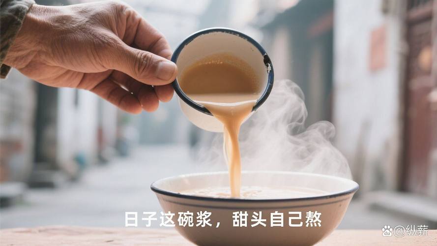 盛在粗瓷碗里冒着热气的昭潭猪肠糊