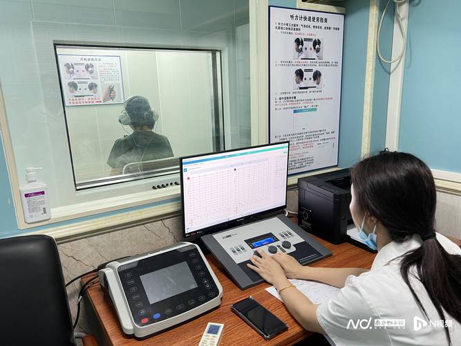 纯音测听操作场景示意图