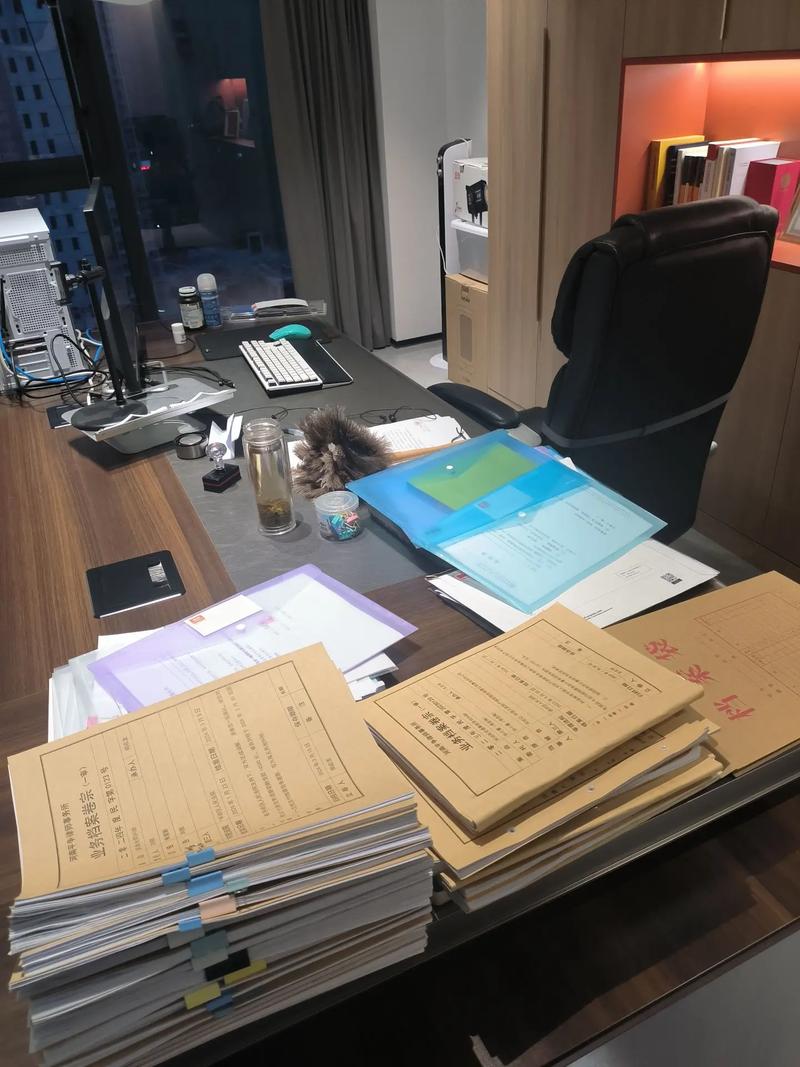 律师事务继承办公室混乱场景