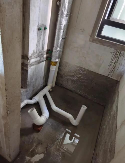 错误施工卫生间沉箱积水实拍图
