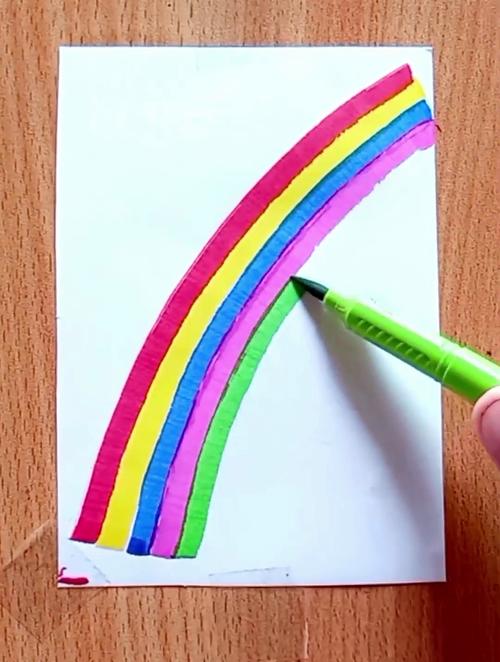 幼儿在白纸上乱涂的彩色亲子涂鸦作品