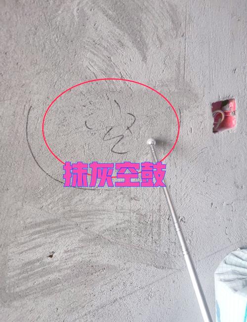 问:老房子墙面空鼓怎么办?敲着“咚咚”响。