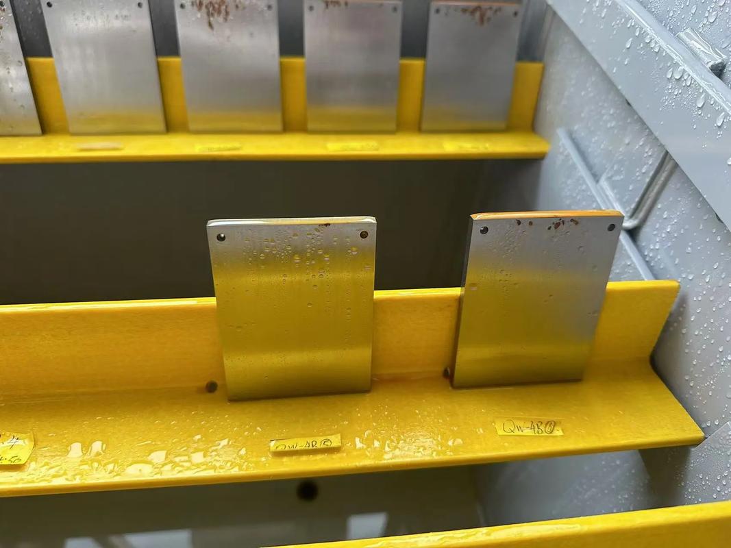 出口汽车零件防锈油包装成品盐雾检测现场