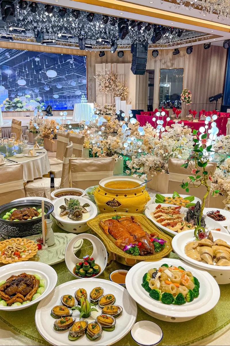 婚宴试菜现场菜品与菜单不符的尴尬场景