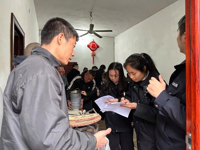 法院执行房产强制腾退现场