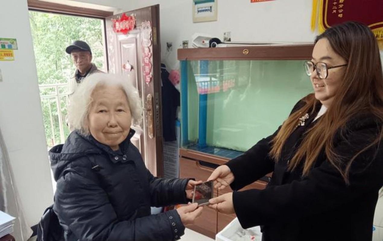 失主给捡拾者感谢红包场景