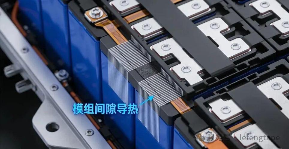 动力电池模组石墨散热片贴装现场